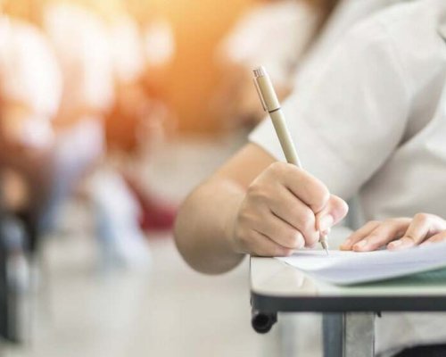 Започват изпитите след 7. и 10. клас, над 110 000 ученици проверяват знанията си по БЕЛ