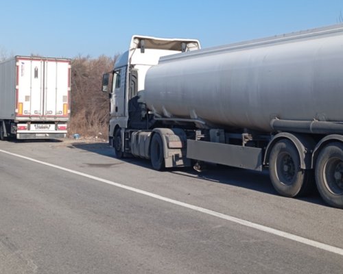 Жителите на Огняново искат обходен път за тежките камиони
