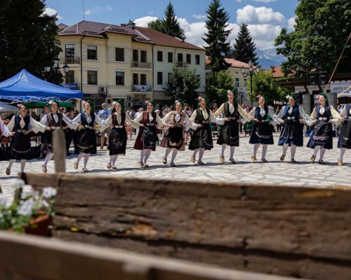 На армане с тъпане събира стотици танцьори в Разлог