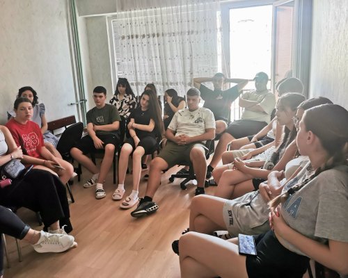 Ученици от ПГИ Иван Илиев в Благоевград участваха в интерактивна среща срещу трафика на хора