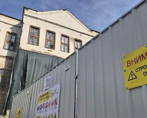 Чистят и укрепват сградата на стария турски конак в Мелник