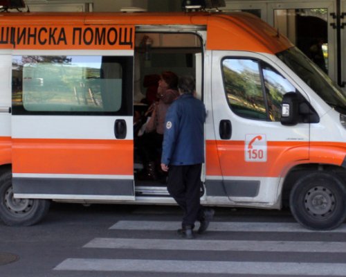 Дете е с опасност за живота. Микробус потегли без водач