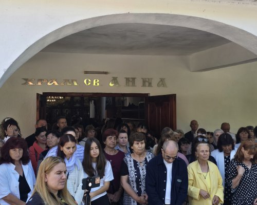 Единственият храм Св. Анна в Неврокопската епархия събра стотици вярващи в Гърмен за храмовия си празник