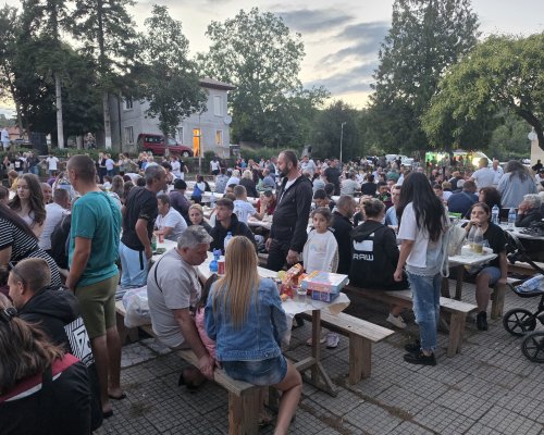 Пълен площад в Селище за събора Родова памет , песни и хора огласиха селото до късно през нощта