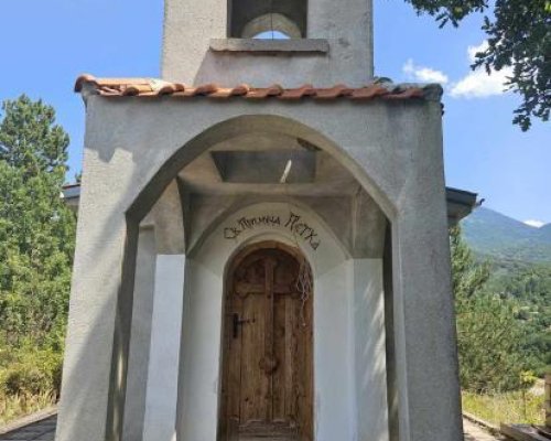 Параклисът Св. Петка в Брежани празнува храмовия си празник днес