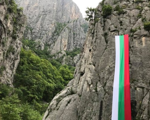 Богати чужденци плащат хиляди за приключения край Враца